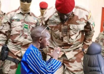 Grand P rend hommage à Mamadi Doumbouya (Clip) 