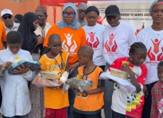 Humanitaire : Bébé Baya offre des kits alimentaires et des vêtements à deux orphelinats