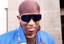 72 Heures du Livre : N’faly Kouyaté arrive à Conakry pour célébrer le savoir