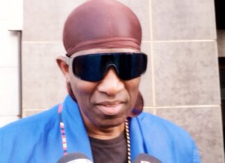 72 Heures du Livre : N’faly Kouyaté arrive à Conakry pour célébrer le savoir