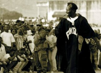 Tiken Jah Fakoly : 30 ans de « mangercratie » et de combat
